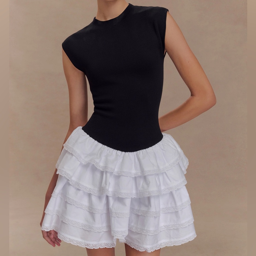 MESHKI Elegant Black Sleeveless Top